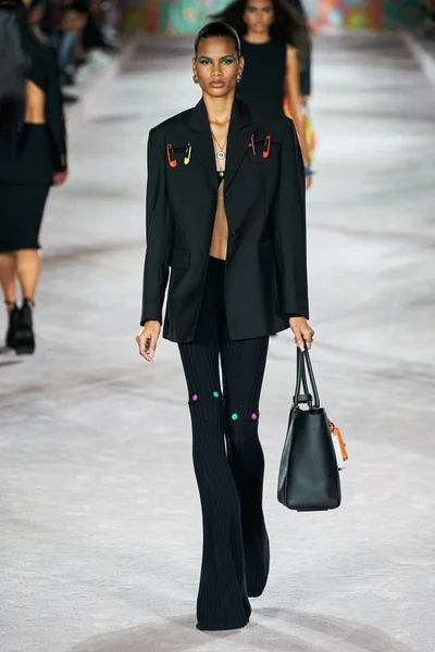 Look 3
